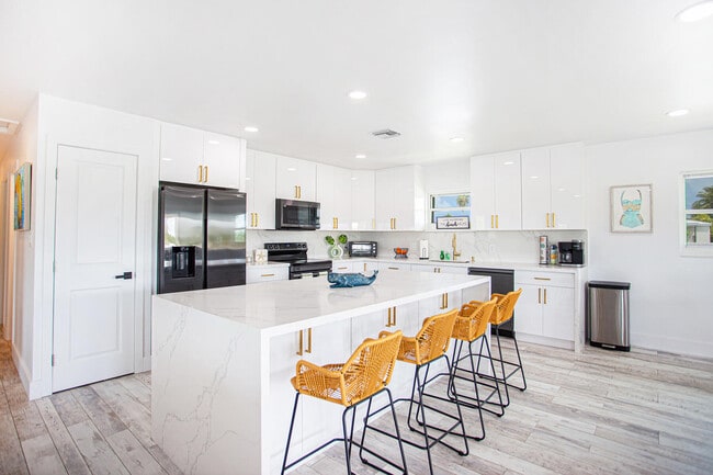 Building Photo - 1623 Venetian Dr