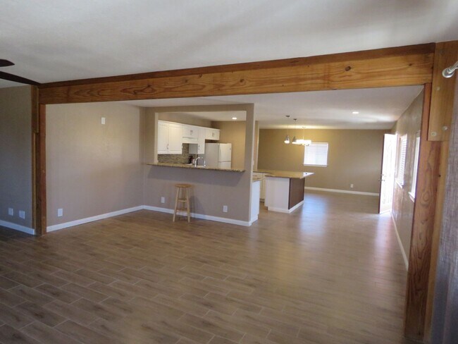 Building Photo - Beautiful home perfect for Stargazing!