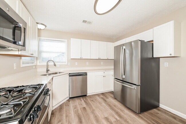 Building Photo - 1870 Hillspring Ln