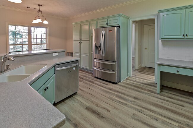 Building Photo - 55 Hickory Ln