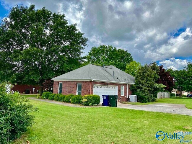 Building Photo - 111 Tumbleweed Dr