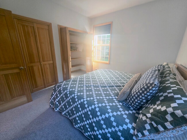 Building Photo - 8455 S Victoria Ave