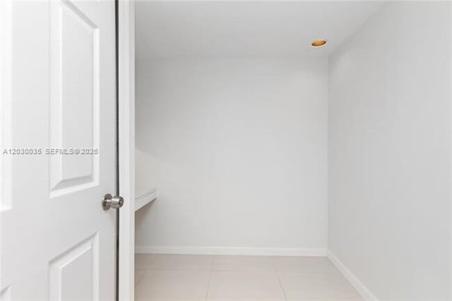Building Photo - 210 Seaview Dr