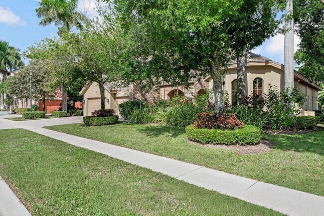 Building Photo - 10513 Versailles Blvd