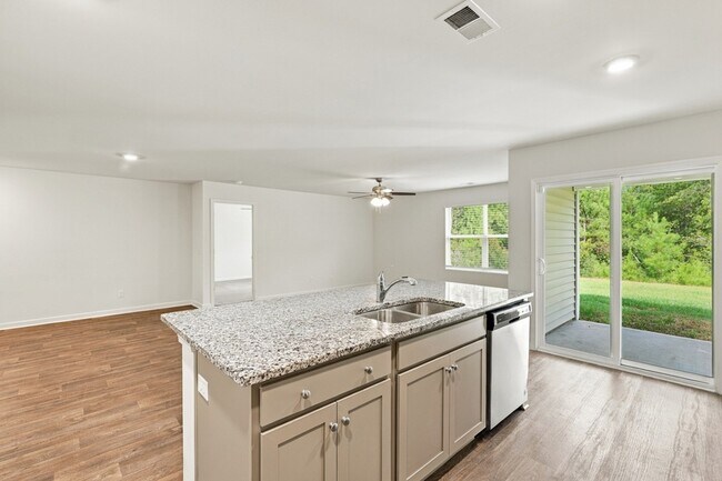 Building Photo - 100 Cotton Bluff Ct