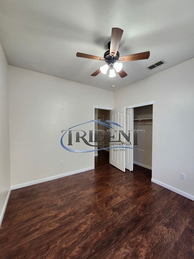 Building Photo - 3-bedroom 2-bath home with den located in Edgewater