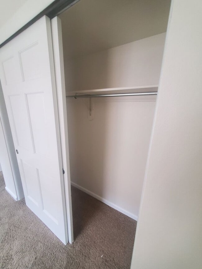 Building Photo - 2B / 2B Condo with Loft and Garage Availab...