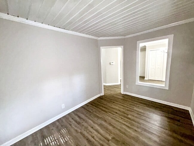 Building Photo - 145 Waters Edge Dr