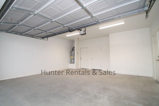 Building Photo - Upscale Three-bedroom Townhome!