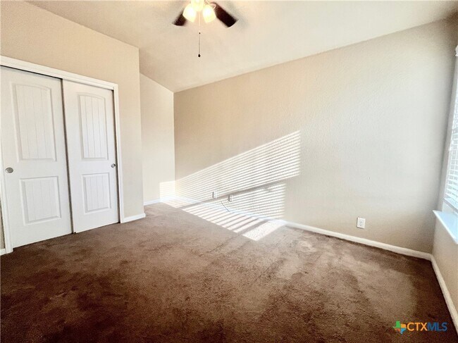 Building Photo - 738 Great Oaks Dr