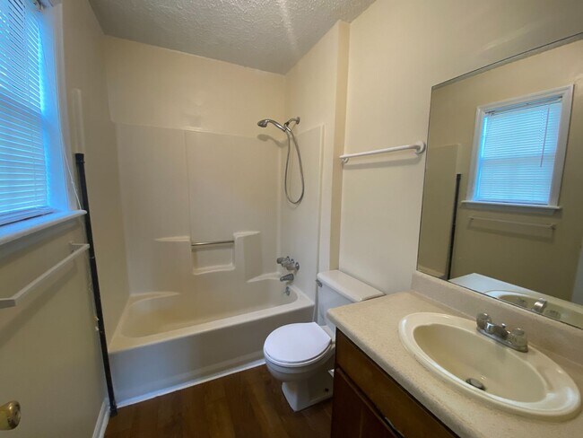 Building Photo - 6111 Vinnie Dr