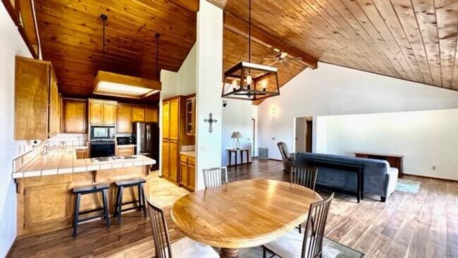 Building Photo - Lake Wildwood 3 Bedroom!