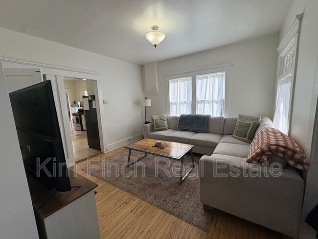 Building Photo - 1149 S Lk St