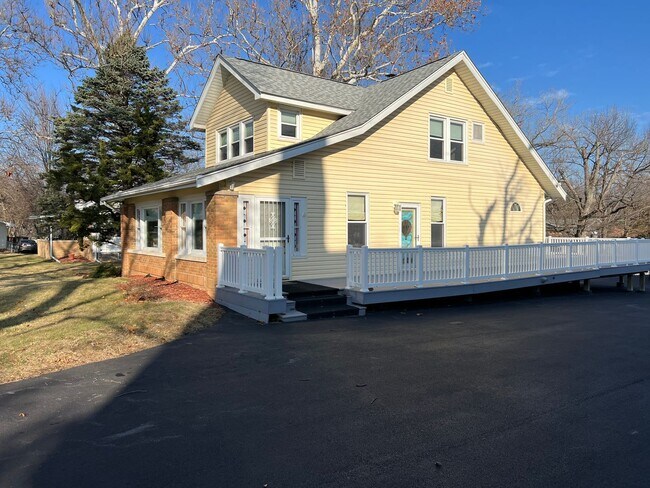 Building Photo - 3 Bedroom/2.5 Bathroom Home in Peoria for Lease