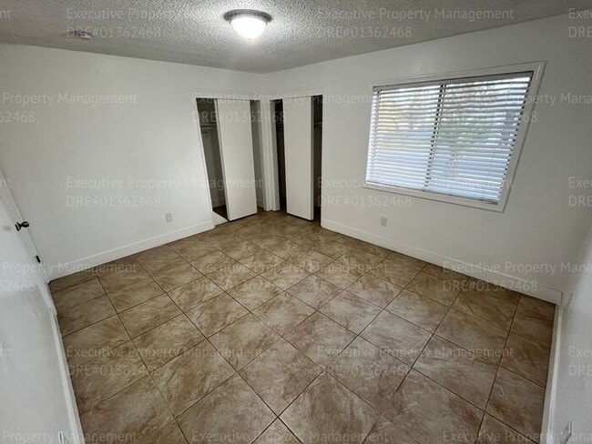 Building Photo - 2-bedroom/ 1.5- bathroom townhome. *Move I...
