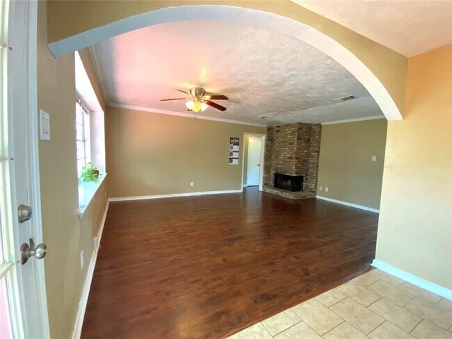 Building Photo - 747 Seamaster Dr