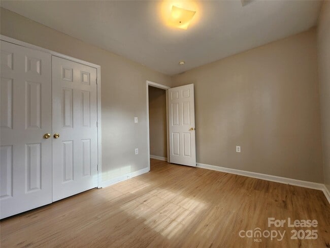 Building Photo - 1247 Forest Park Dr