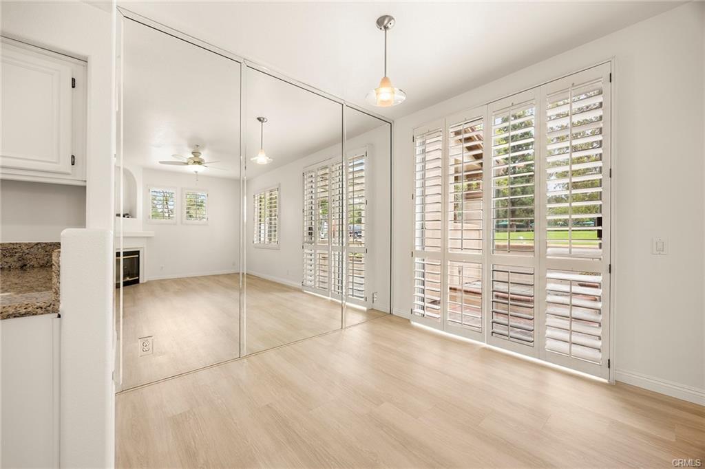 Dining area - 2479 Sunningdale Dr