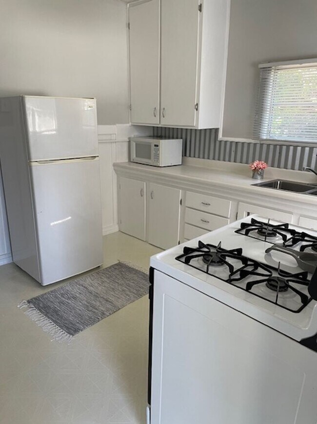 Building Photo - BREA - HISTORIC 2 BEDROOM 1 BATH $3,100