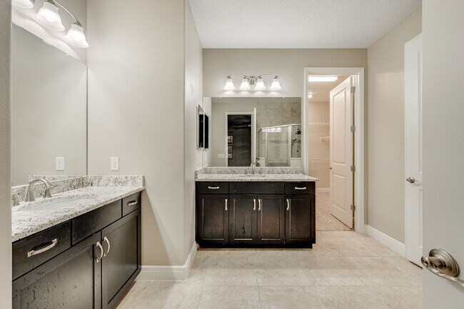 Building Photo - 4BR, 2.5BA home with resort style outdoor living!