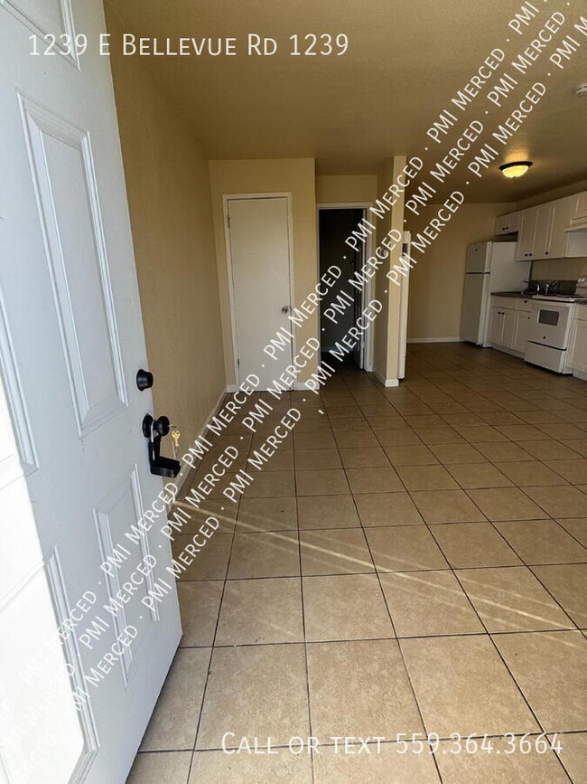 Building Photo - Charming Studio Apartment in Atwater – Con...