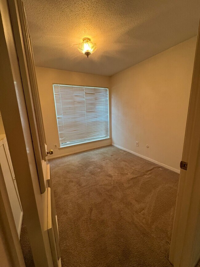 Building Photo - 5005 Georgi Ln