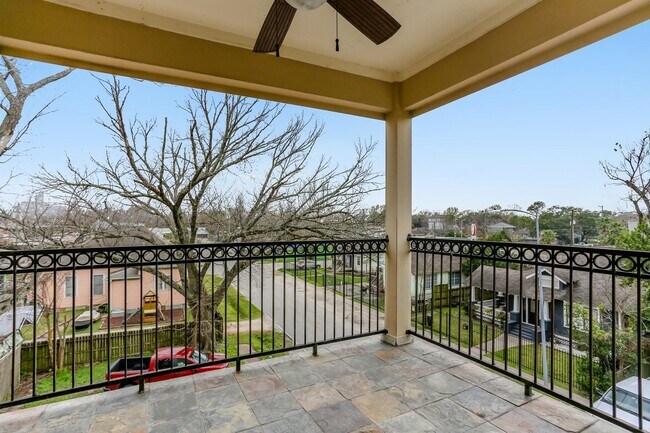 Building Photo - 306 Enid St