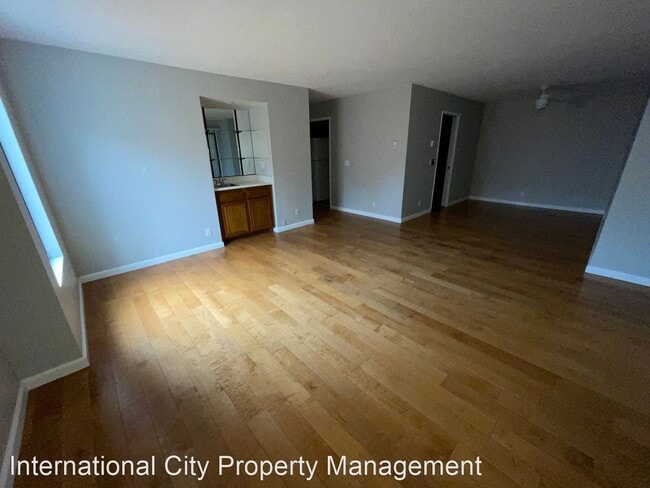 Building Photo - 2 br, 2 bath House - 2032 E Bermuda St. #107