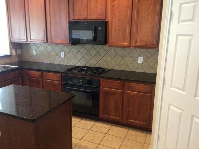 Building Photo - 6811 Shore Breeze Court