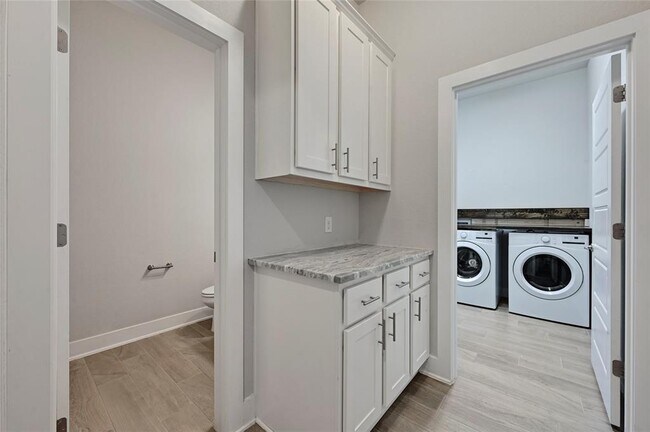 Building Photo - 428 Texon Dr