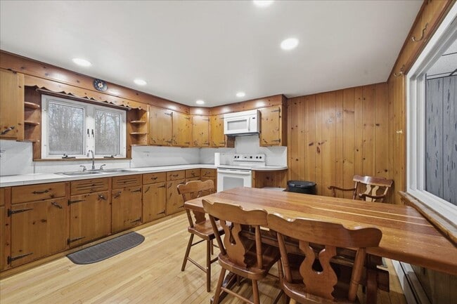 Building Photo - Single Home Available Just Under One Acre Lot!