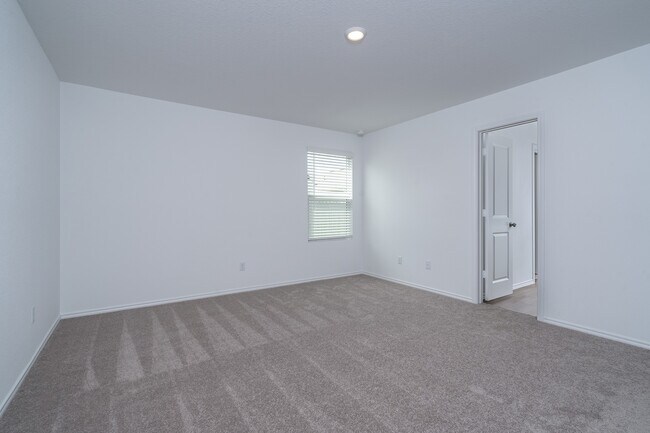 Building Photo - 716 Commander Abbott Dr