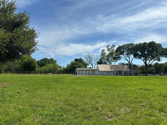 Building Photo - 1410 Field Store Rd
