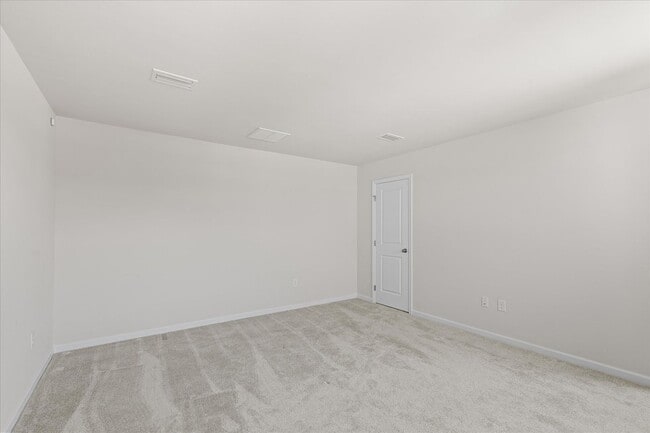 Building Photo - Welcome to your new home in beautiful Lewe...