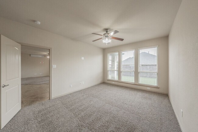 Building Photo - Excellent 3 bedroom plus office in Villages at Edgecliff