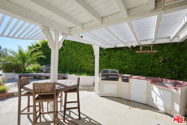 Building Photo - 3119 Hutton Dr