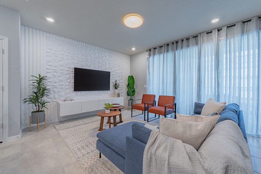 Building Photo - 890 Paradise Dr