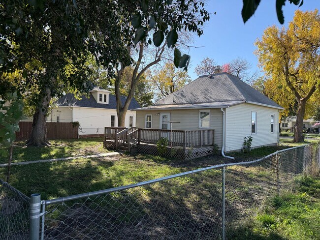 Building Photo - 3 Bedroom 1 Bathroom house