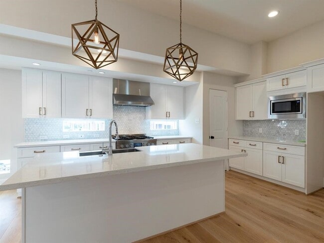 Building Photo - 3821 N Braeswood Blvd