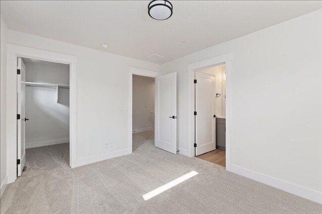 Building Photo - Modern, New 3-Story Boise Bench Townhome with Garage in a Prime Location