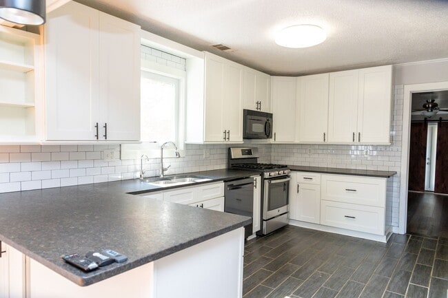 Building Photo - PEACEFUL LIVING.....SECLUSION