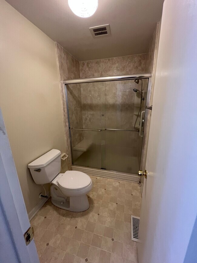 Building Photo - 4905 Heritage Dr