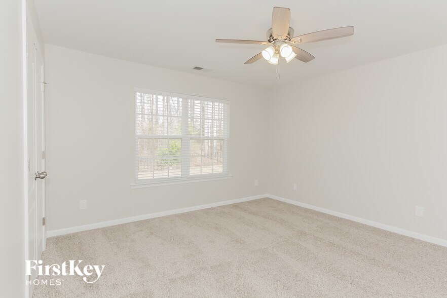 Building Photo - 1057 McLaren Drive