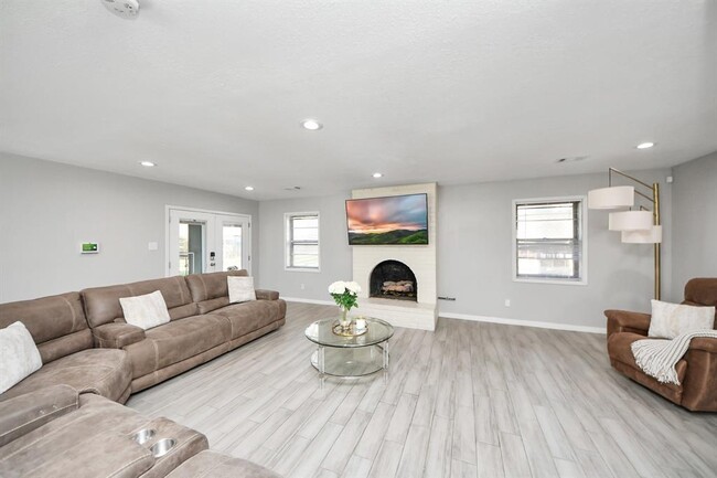 Building Photo - 2402 Bammel Timbers Ln