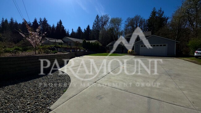 Building Photo - Gorgeous 3-Bedroom Home with 2 Bonus Rooms!