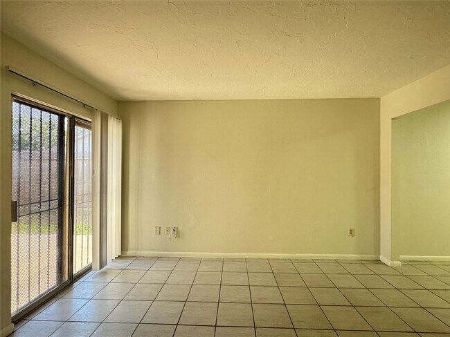 Building Photo - 10942 Beacave Bend Ct