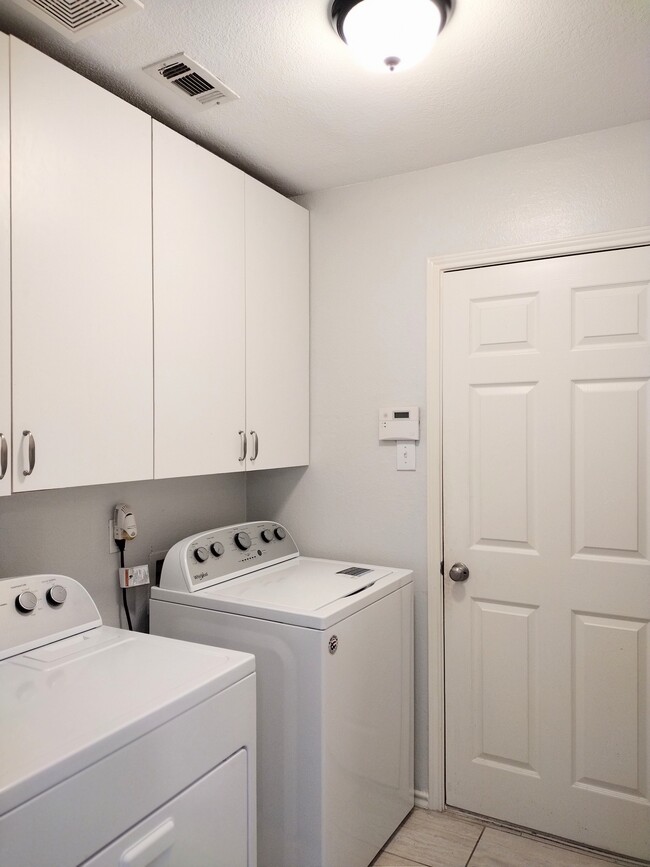 Laundry room - 5802 Edinburg Dr