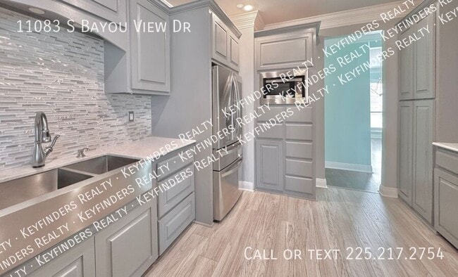 Building Photo - 11083 S Bayou View Dr