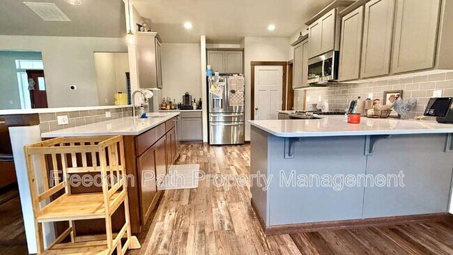 Building Photo - 1519 Delano Rd