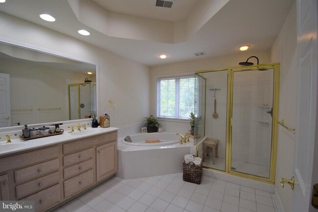 Building Photo - 16858 Panorama Dr